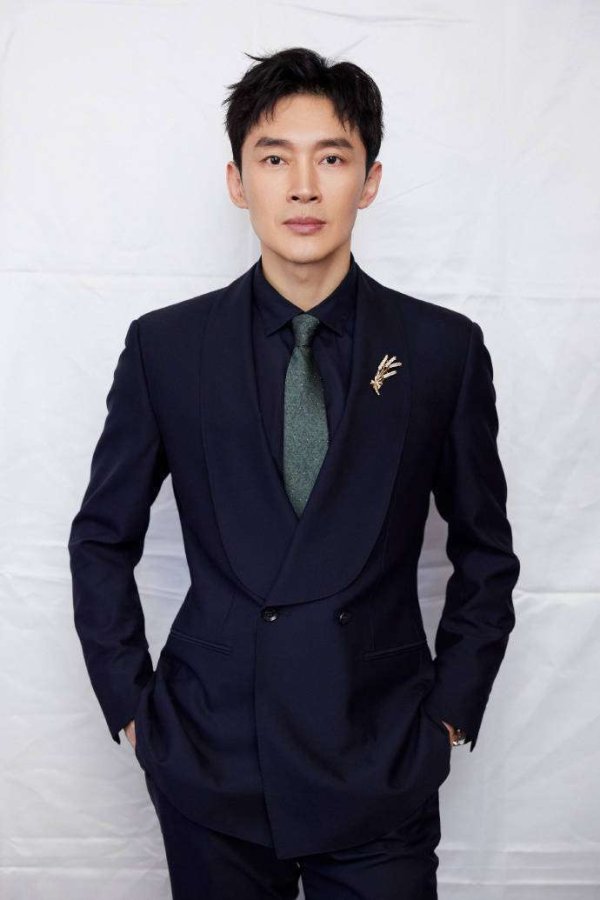 配资炒股网股票 5岁被爹抛弃跑龙套20年，曹磊靠啥逆袭成人生赢家？